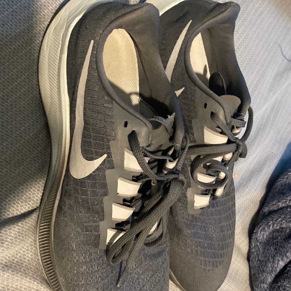 Men’s gym shoes